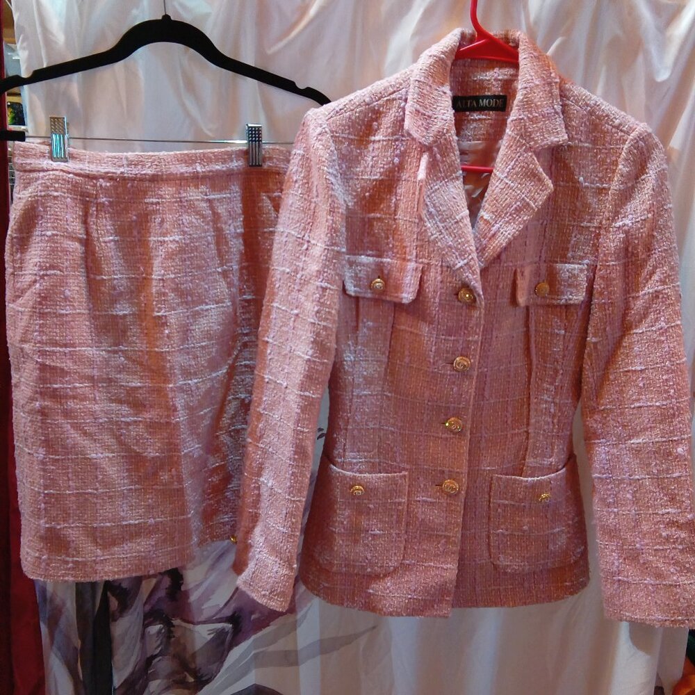 Alta Mode vintage pink  suit  very nice both pieces size 6